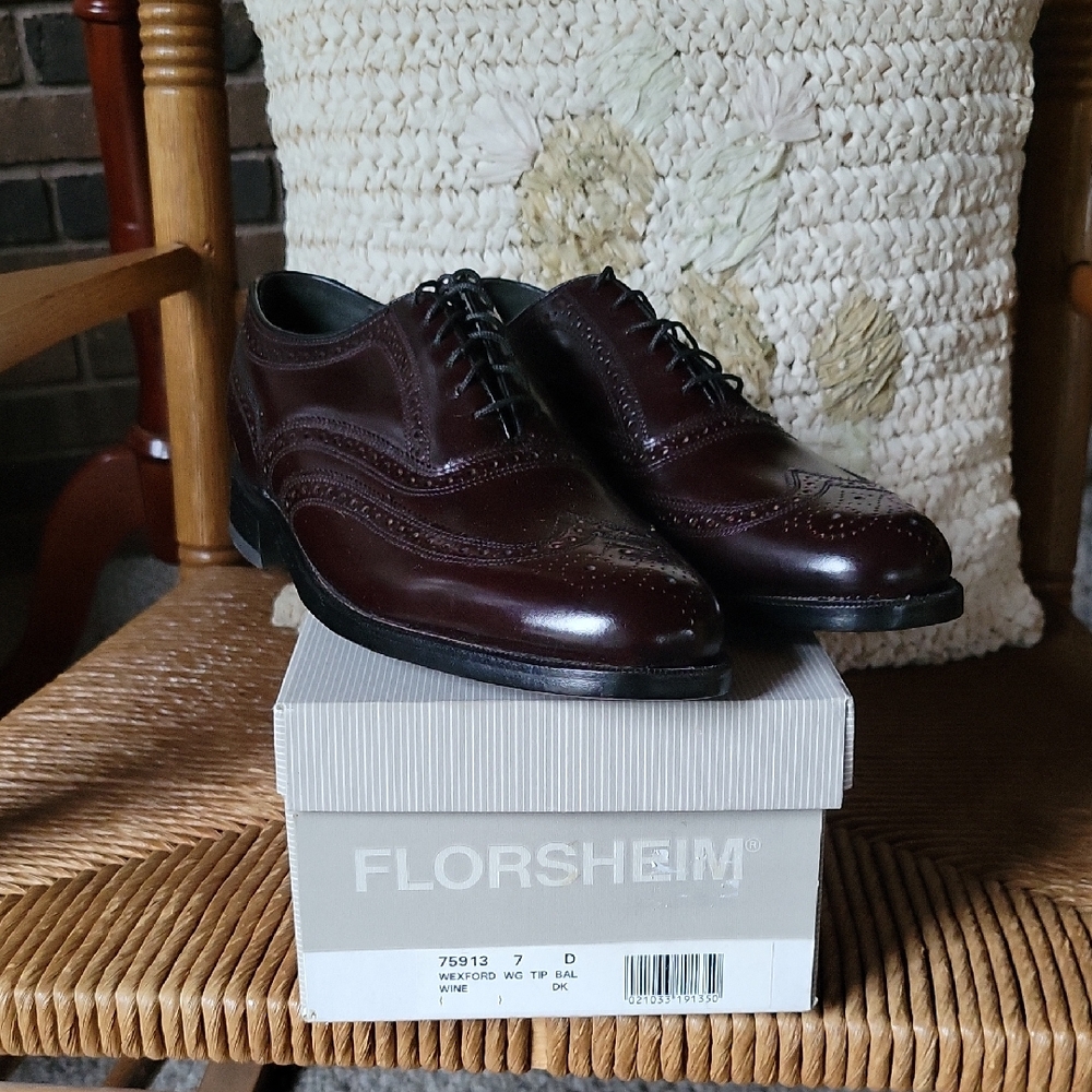 Vintage Florsheim Wexford, wing tip, wine colored oxfords, size 7D (wide)